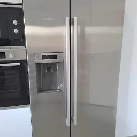 - Beautiful Modern One Bedroom First Floor With Communal Pool Apartment *