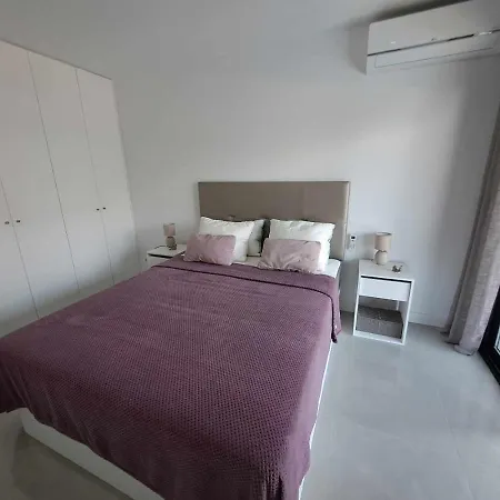 Appartamento - Beautiful Modern One Bedroom First Floor With Communal Pool