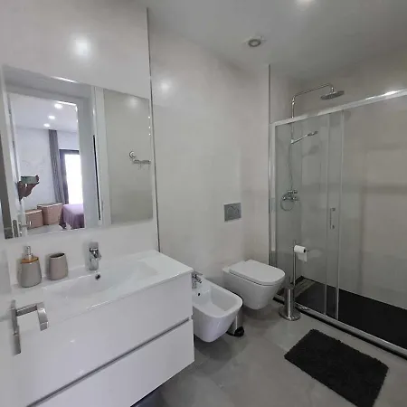 - Beautiful Modern One Bedroom First Floor With Communal Pool Appartamento