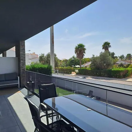 - Beautiful Modern One Bedroom First Floor With Communal Pool Appartamento