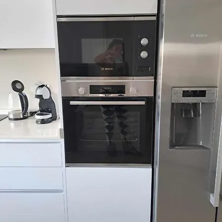 Appartamento - Beautiful Modern One Bedroom First Floor With Communal Pool *